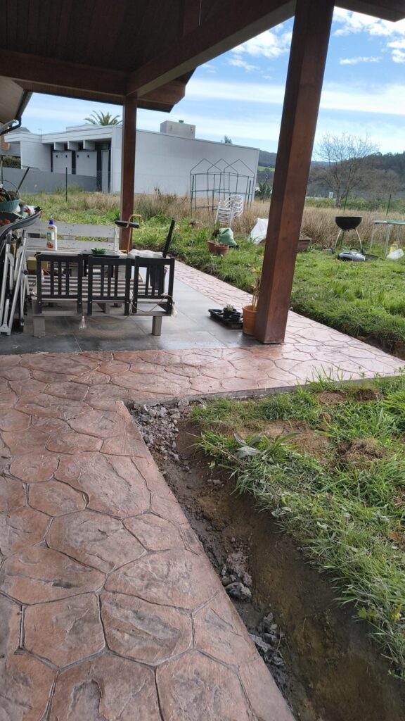 Hormigón impreso piedra irregular.